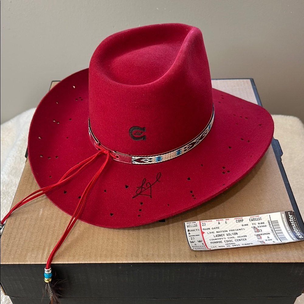 Lainey Wilson signed Charlie one horse hat